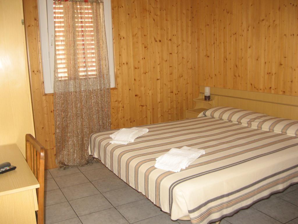 Hotel Eleonora Rimini Zimmer foto