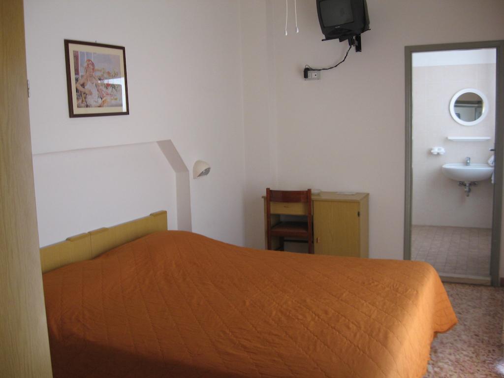 Hotel Eleonora Rimini Zimmer foto