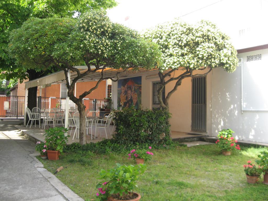 Hotel Eleonora Rimini Exterior foto