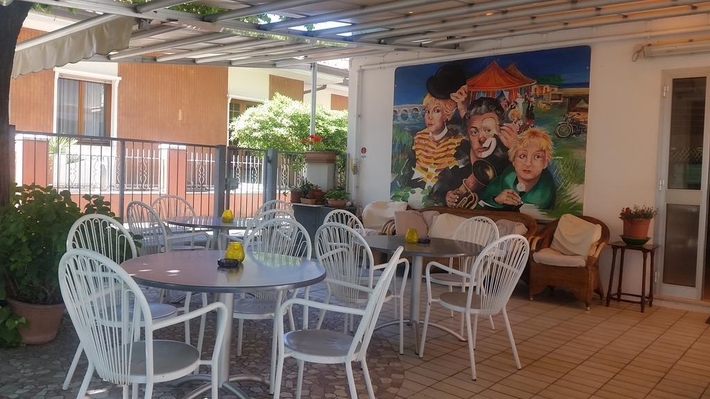 Hotel Eleonora Rimini Exterior foto